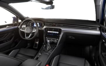 VW Passat (prin Eurorental)