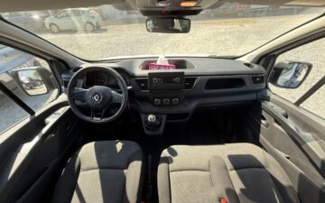 RENAULT TRAFFIC Automat (prin Eurorental)