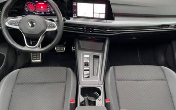 VW Volkswagen Golf VIII (prin Eurorental)